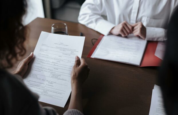 Vendre son cabinet ou transmettre à un associé ? Comment faire le bon choix ?
