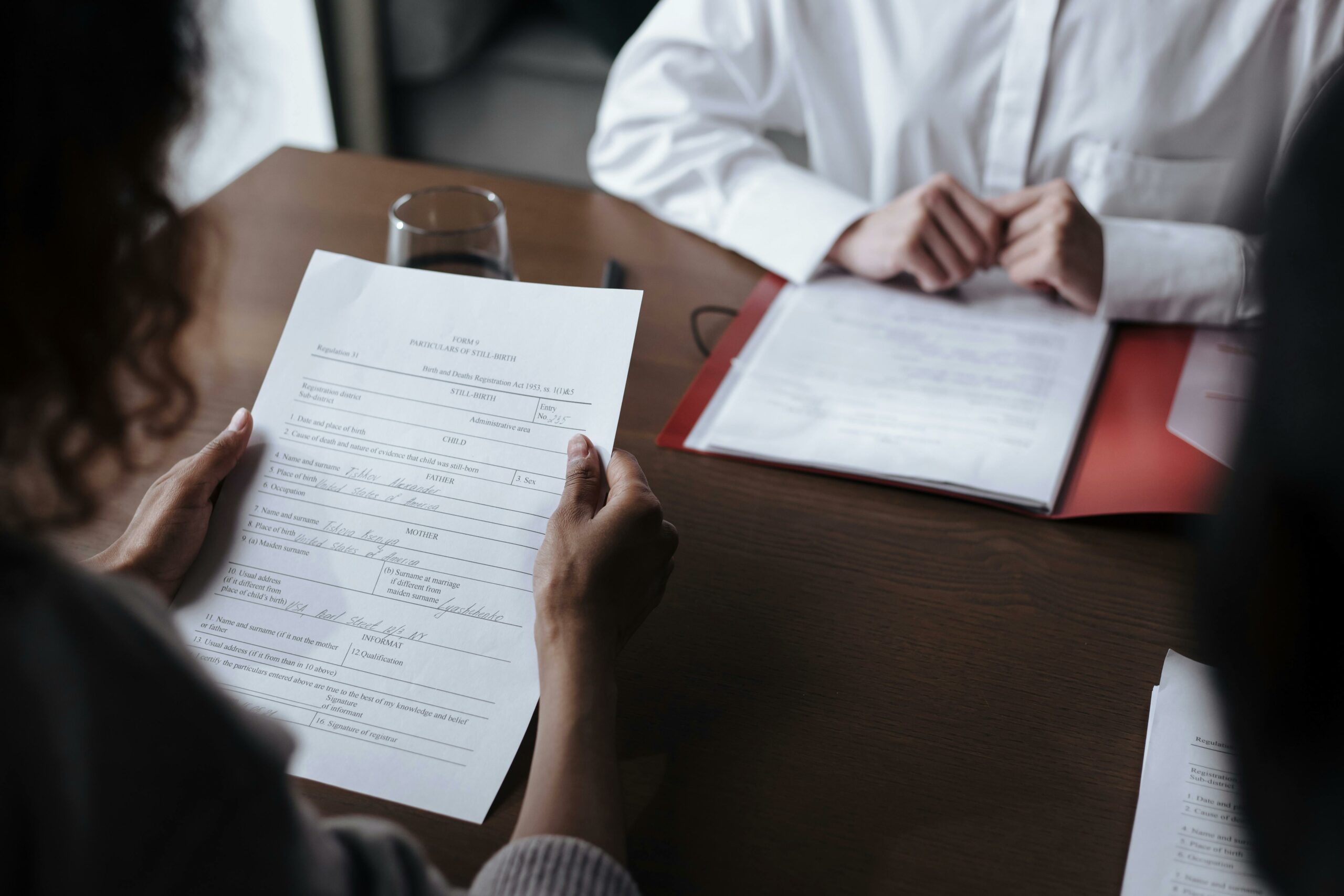 Vendre son cabinet ou transmettre à un associé ? Comment faire le bon choix ?