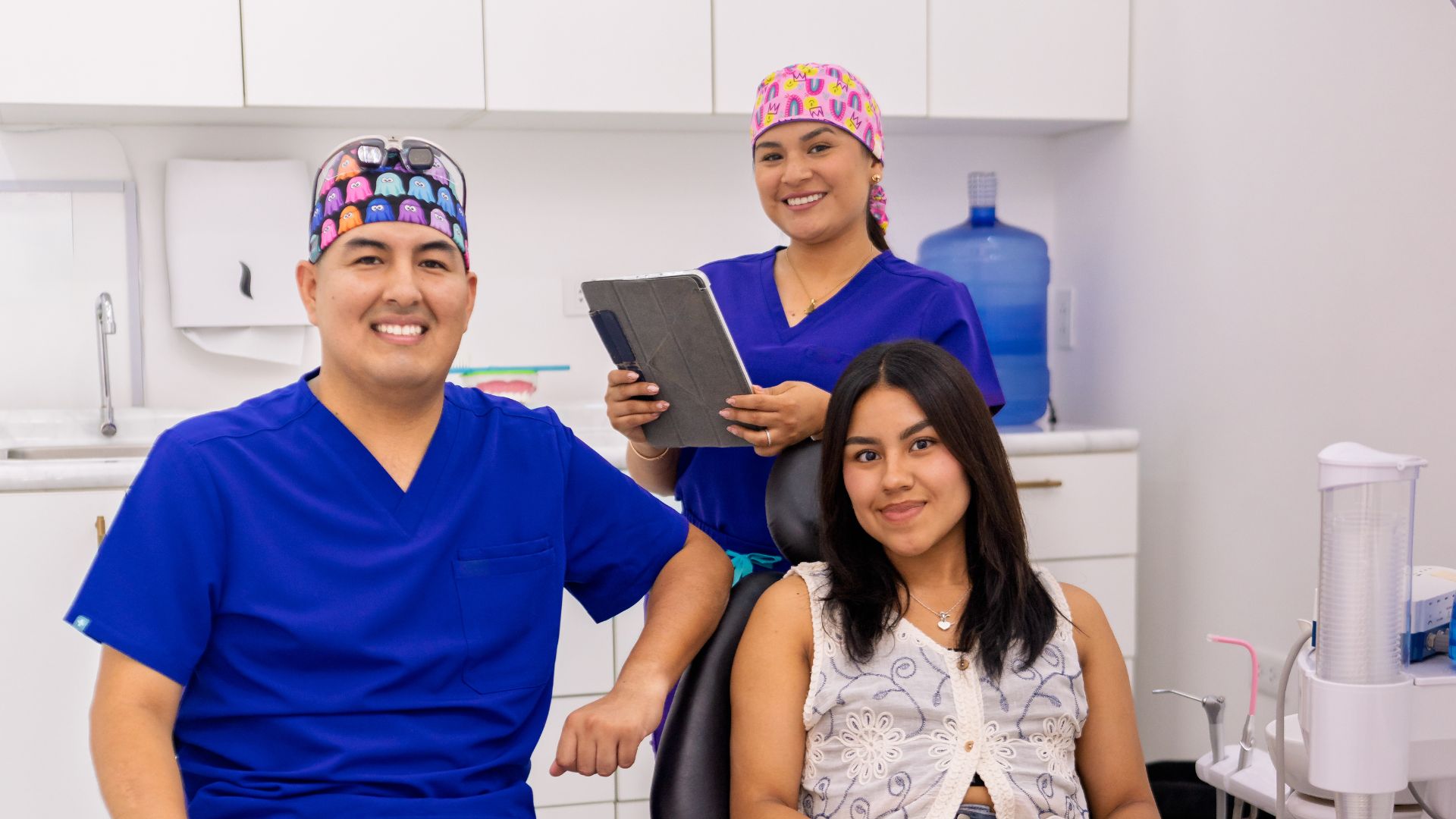 Chiffre d&rsquo;affaires élevé, salaire modeste : pourquoi beaucoup de dentistes se paient moins que leurs assistantes ?