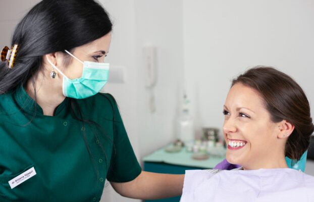 Chirurgien-dentiste : et si travailler moins était la meilleure décision que vous puissiez prendre pour votre cabinet ?